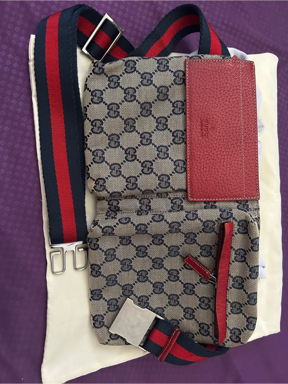 Authentic Gucci Navy Belt Bag with Red Leather Trim - Picture 8 of 11